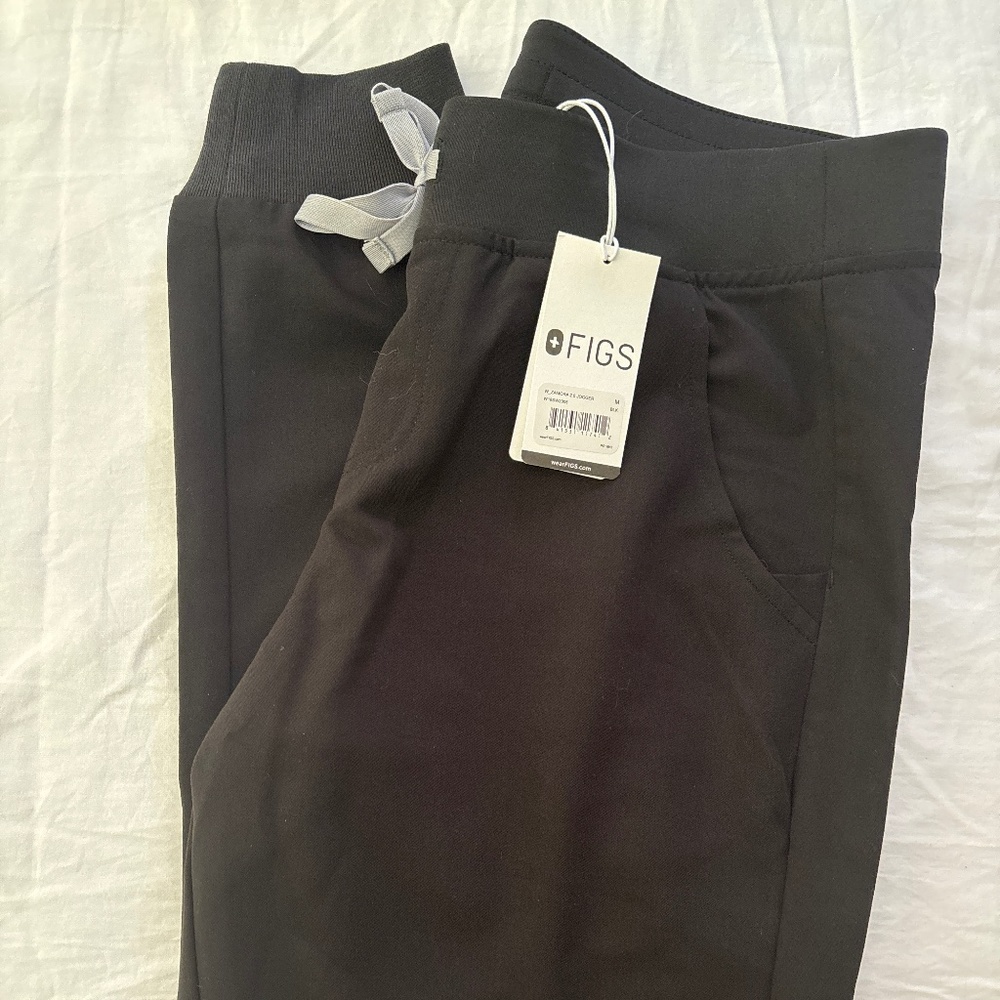 Women’s Figs black Zamora joggers size M
